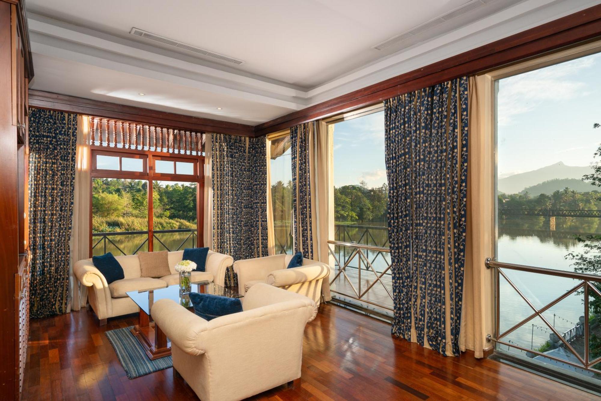 Mahaweli Reach Hotel Kandy Eksteriør bilde