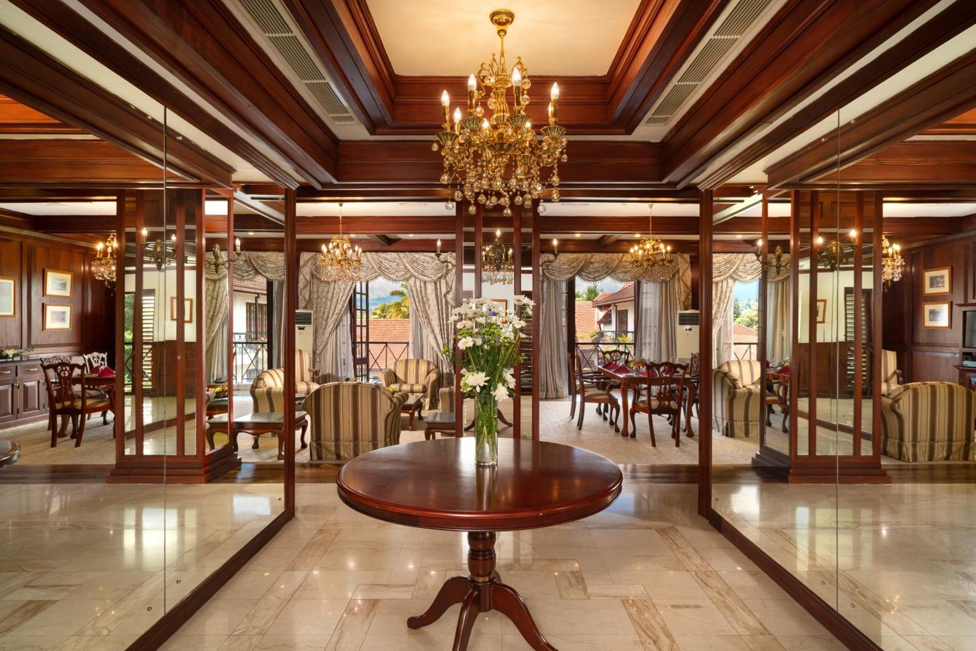 Mahaweli Reach Hotel Kandy Eksteriør bilde