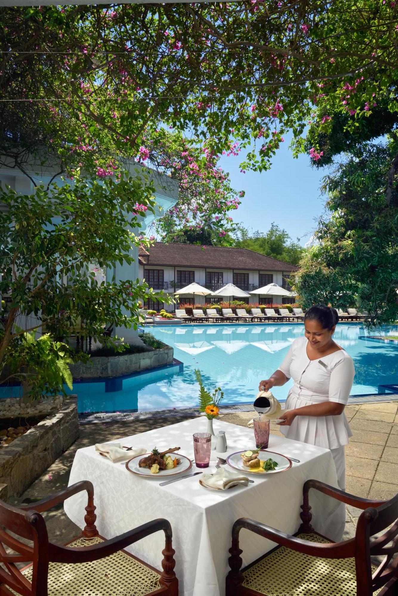 Mahaweli Reach Hotel Kandy Eksteriør bilde