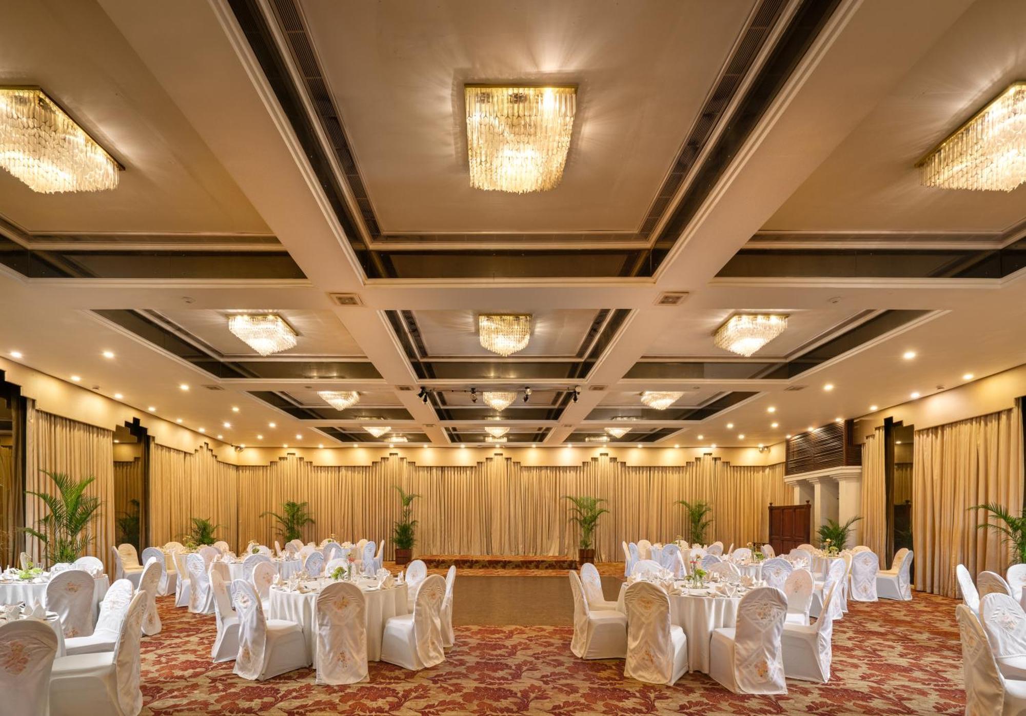Mahaweli Reach Hotel Kandy Eksteriør bilde