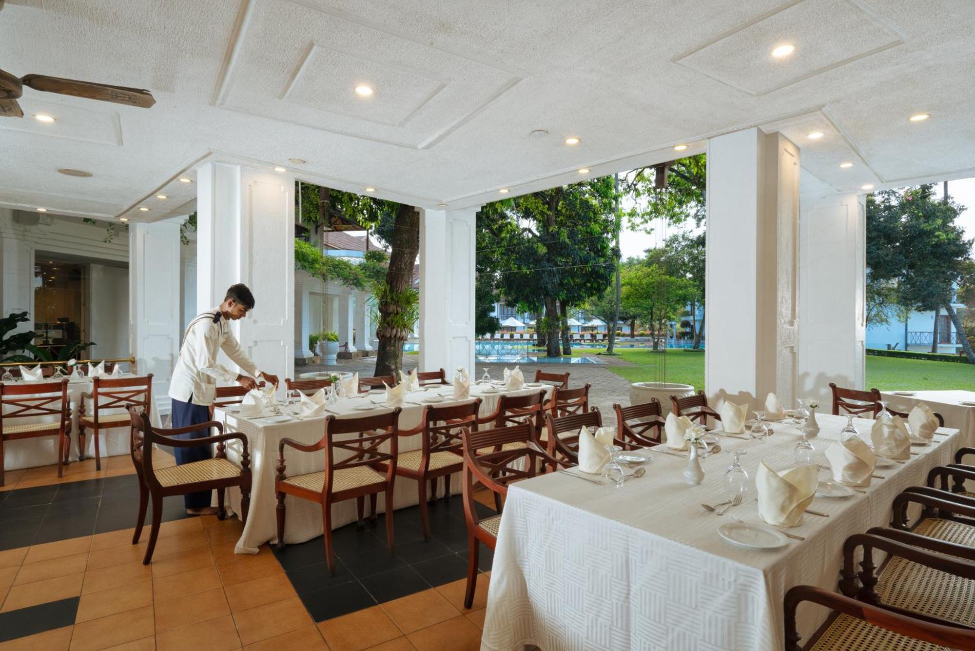 Mahaweli Reach Hotel Kandy Eksteriør bilde