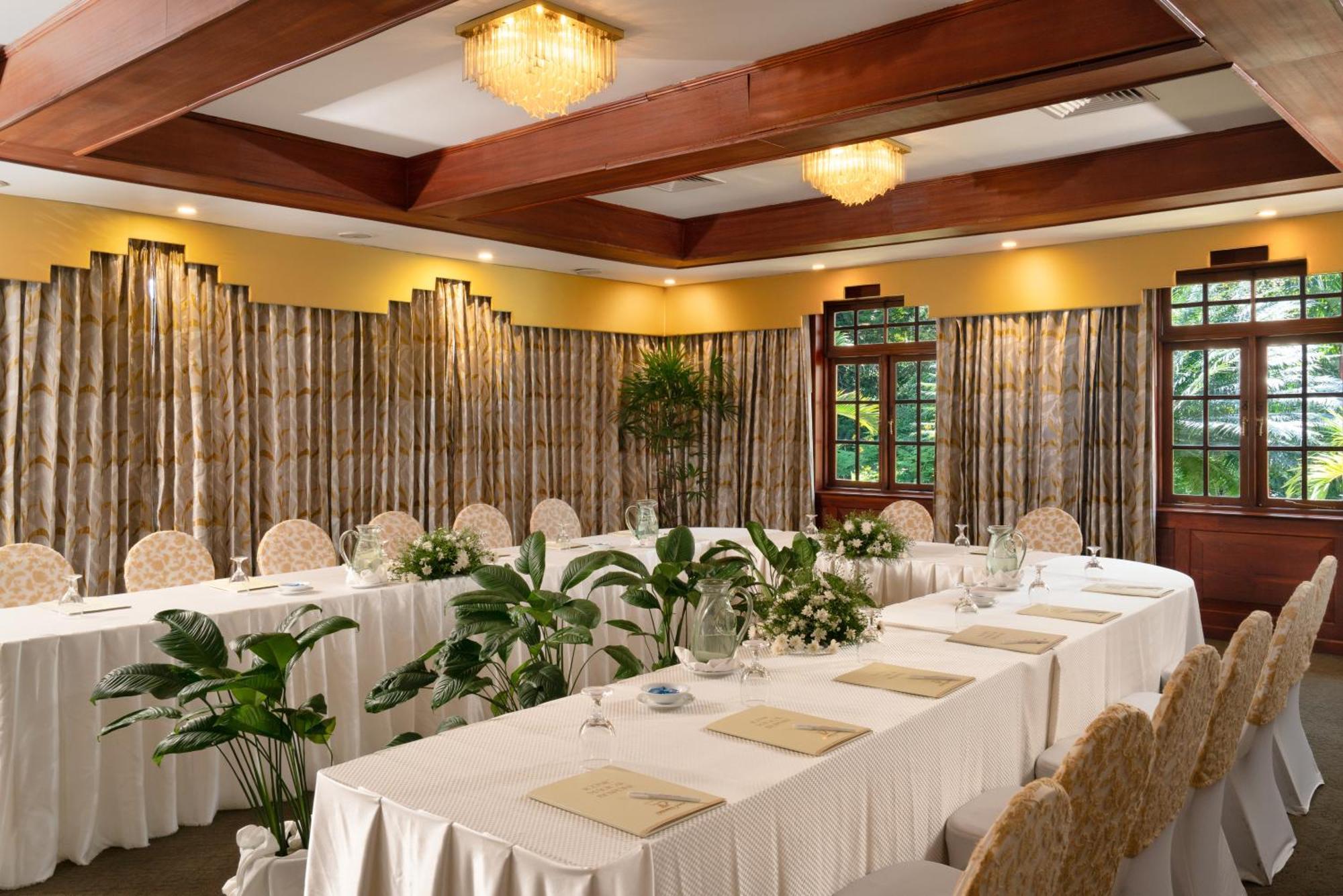 Mahaweli Reach Hotel Kandy Eksteriør bilde